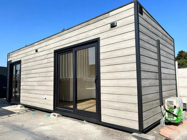 Cabaña modular 8x3m — 1 dormitorio, 1 baño